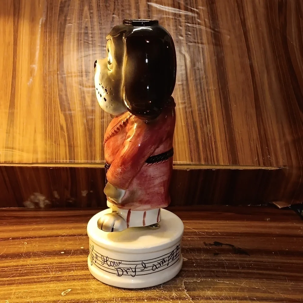 Vintage musical 🎼 bull dog decanter 